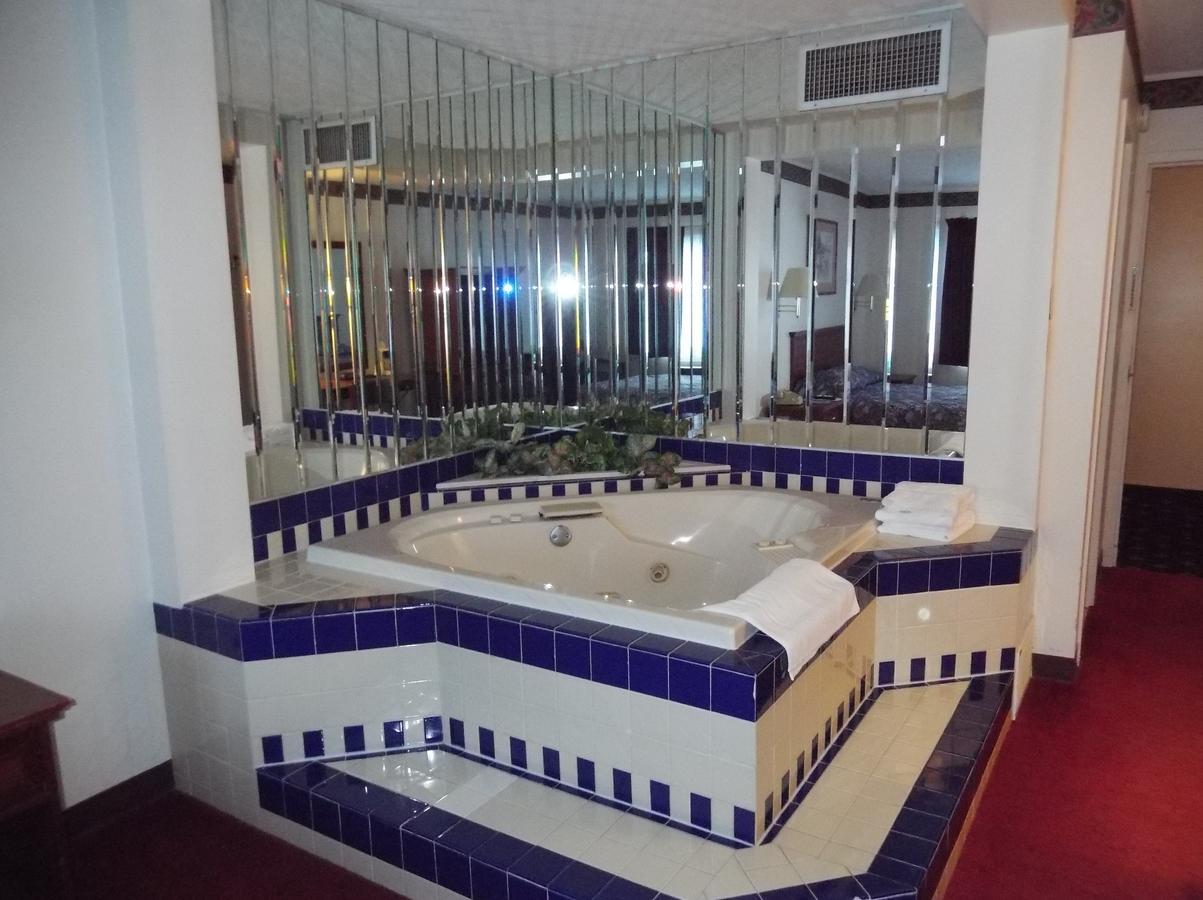 Cadillac Sands Resort Экстерьер фото